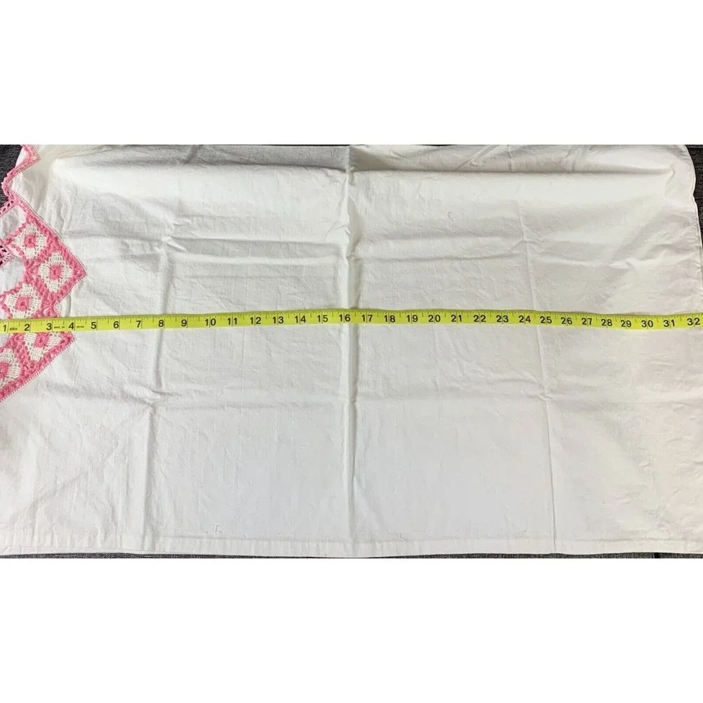 Vtg Hand Crochet Trimmed Set of 2 Pillowcase With Pink Diamond Standard/Queen